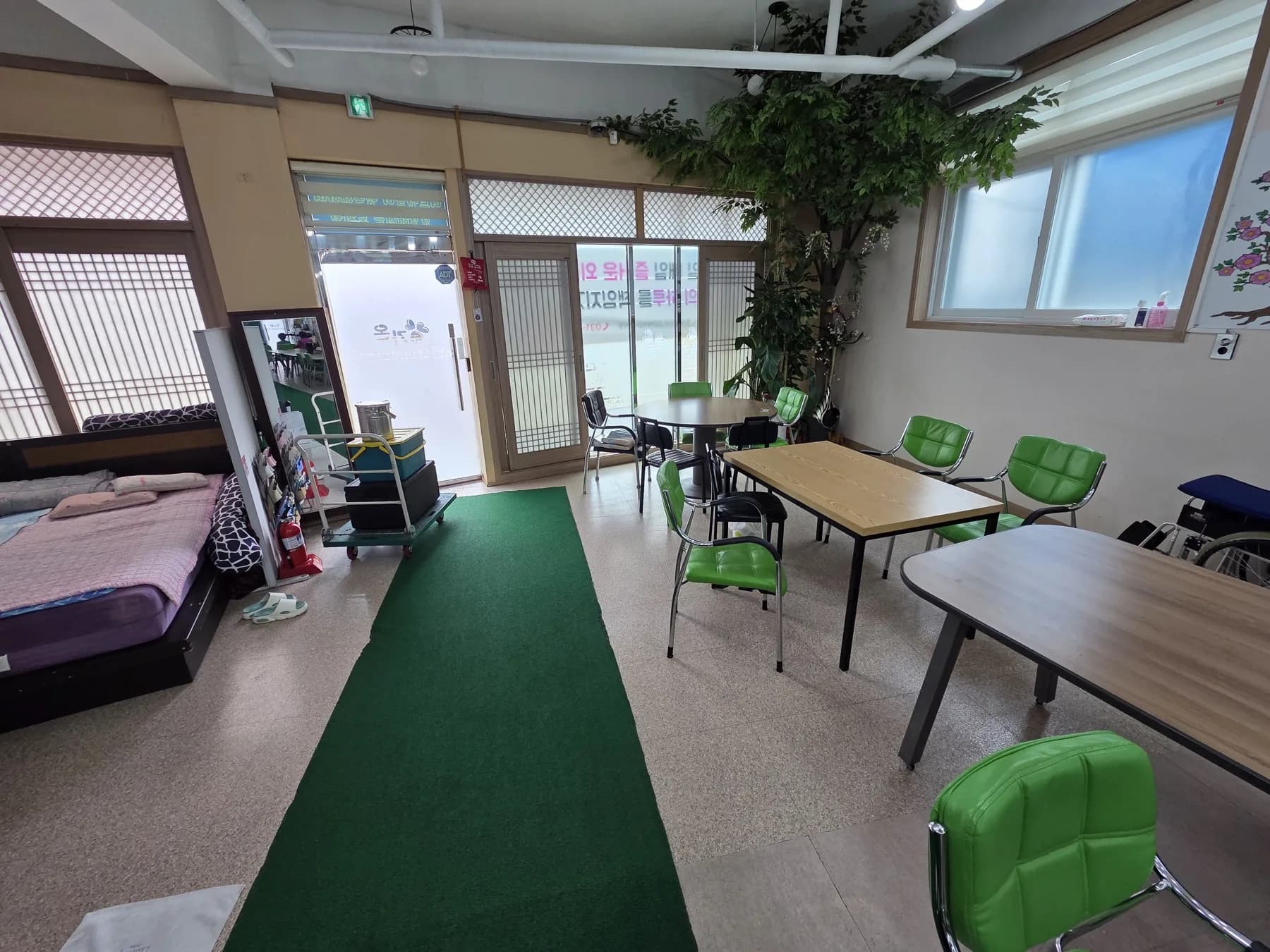 생활실 창가 자리와 중앙 자리 배치가 편안해야 하는 이유