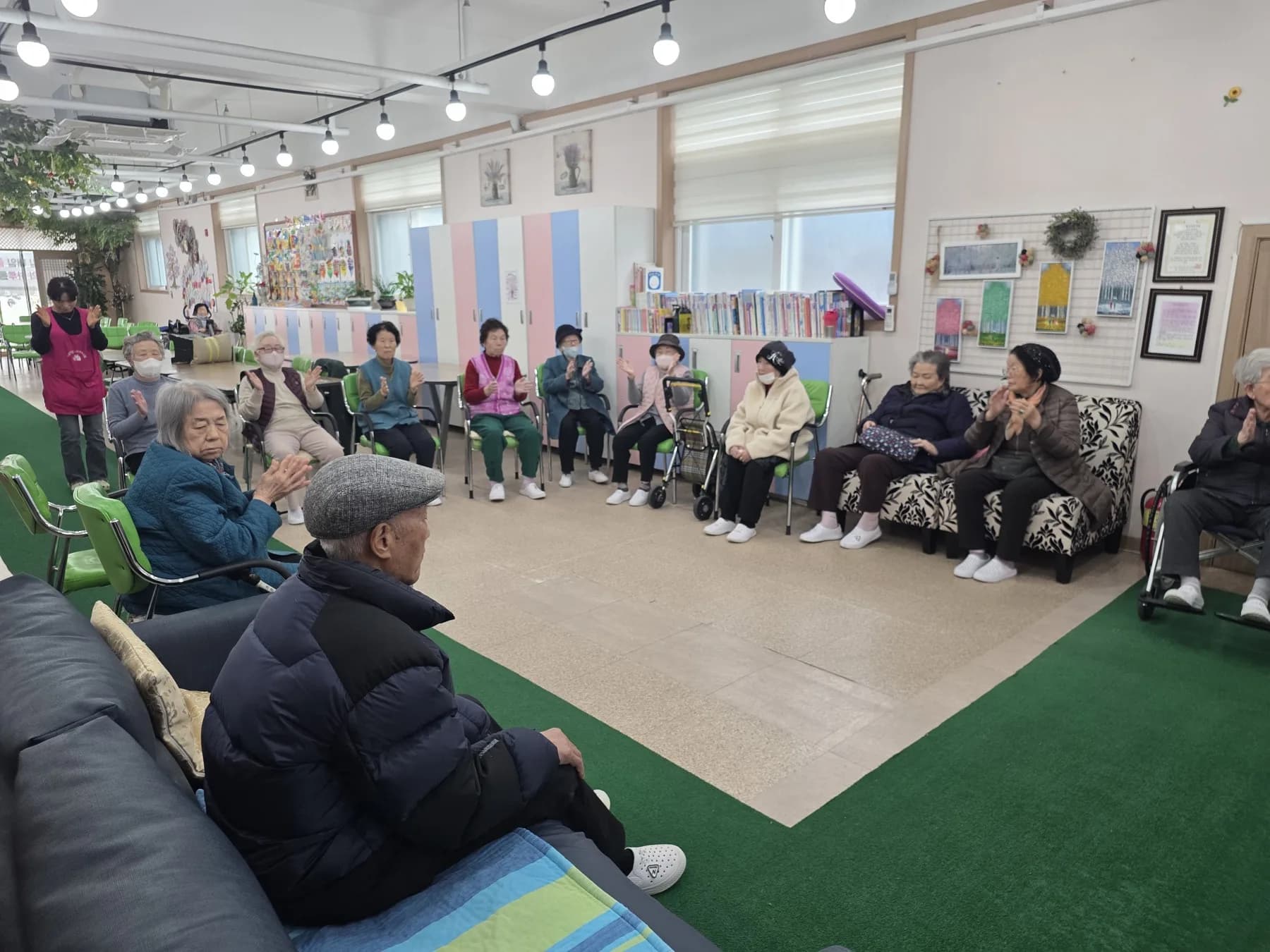 어르신이 편안해하는 주간보호센터 환경은 무엇이 다를까요